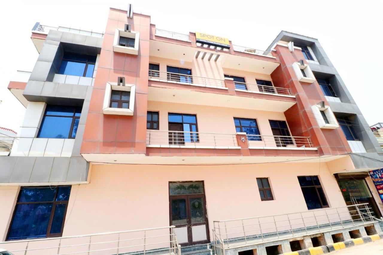 Shāhpur Spot On 43045 Hotel Vivek Plaza מראה חיצוני תמונה