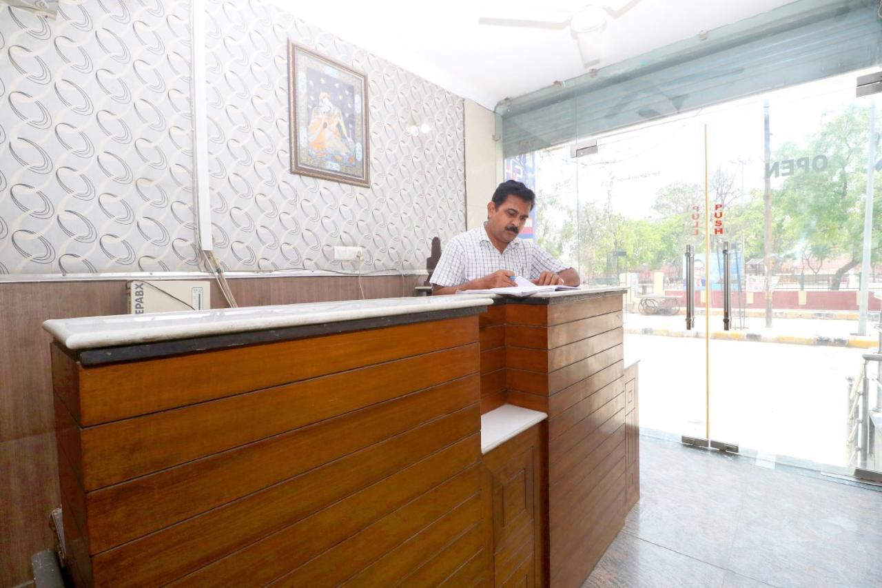 Shāhpur Spot On 43045 Hotel Vivek Plaza מראה חיצוני תמונה