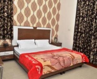 Shāhpur Spot On 43045 Hotel Vivek Plaza מראה חיצוני תמונה